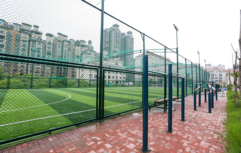笼式足球场